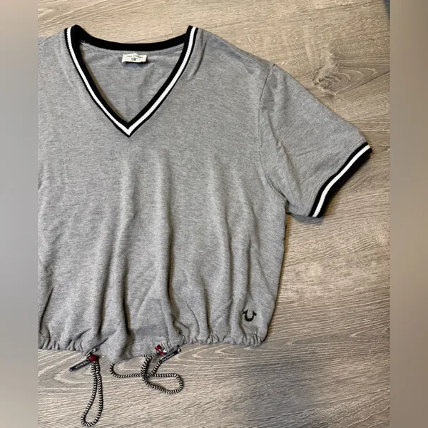 •TRUE RELIGION• V NECK DRAWSTRING CROP TOP - Image 2