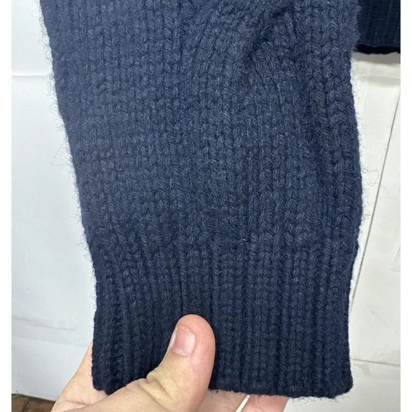 Abercrombie & Fitch Vintage Women’s XL Navy Cable Knit V-neck Sweater - Image 4