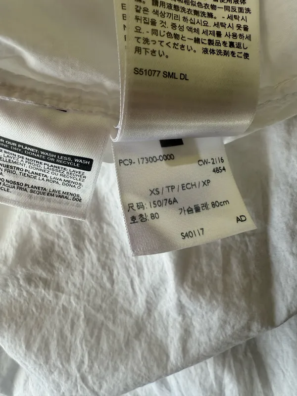 Levi’s V-Neck White Shirt XS 3/4 Sleeves - Image 11