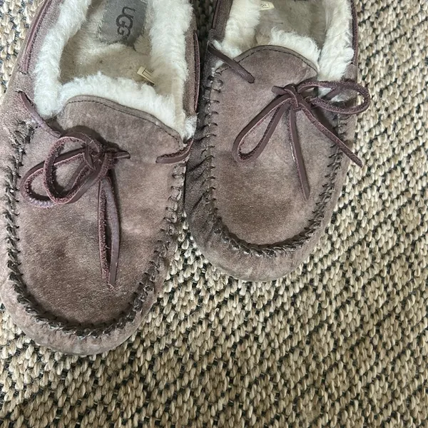 Ugg Chocolate Brown Moccasin Slippers Size 9 - Image 4