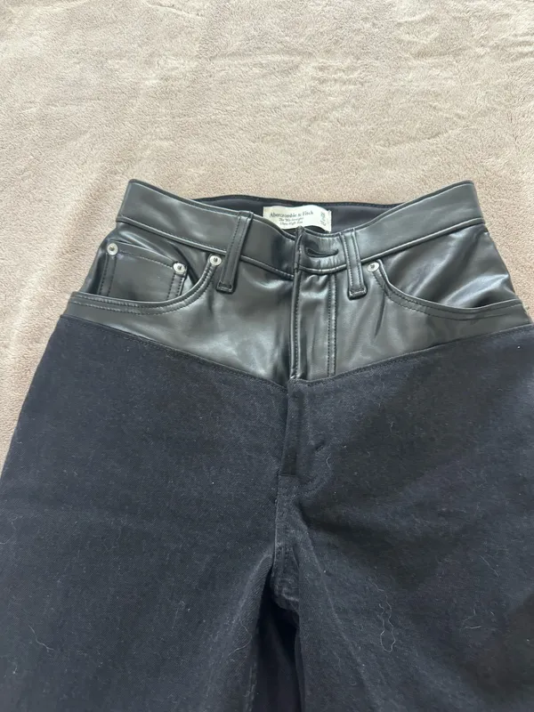 Abercrombie Jeans - Image 2