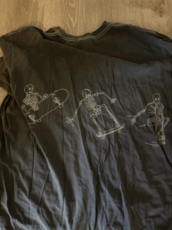 UO Graphic Tee - Image 4