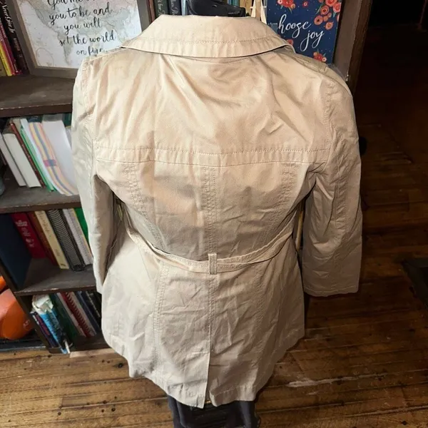 Old Navy tan belted lightweight XS minimalist trench coat - Image 3