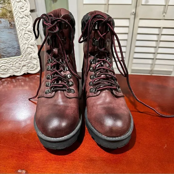 Mia Mackenzie Burgundy Quilted‑Star Combat Boots – Size 8.5 (NWT‑No Tags) - Image 4