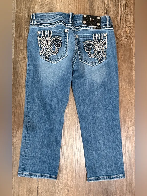 Miss Me Capri Women's Light Blue Embroidered Back Pocket Jeans - Image 7