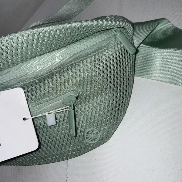 GAIAM Crossbody Belt Bag‎ Adjustable Microfiber Mint/Green Waist Fanny Pack NWT - Image 5