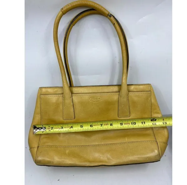 COACH Medium/ Large Leather Gold Shoulder Bag - Image 7