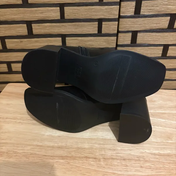 Time And Tru Black Ankle Boots‎ Size 6 - Image 7