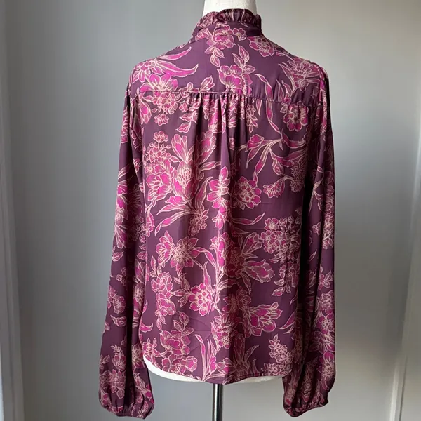 Everlane Evereve Plum Blouse with Pink Floral Print Size Small Relaxed Tie Neck top - Image 3