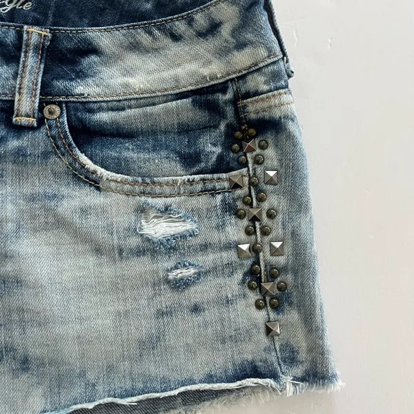 American Eagle Outfitters Studded Distressed Jean Shorts Size S - Image 4