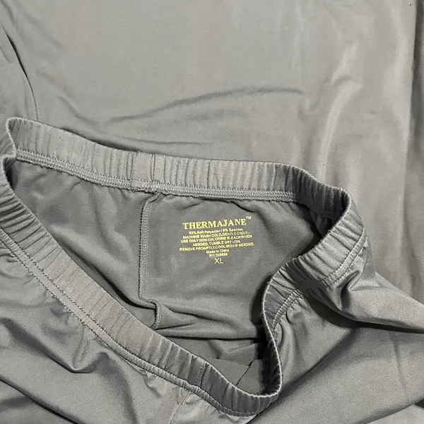 Elegant Women's Light Gray Pajama Set Size XL - Image 3
