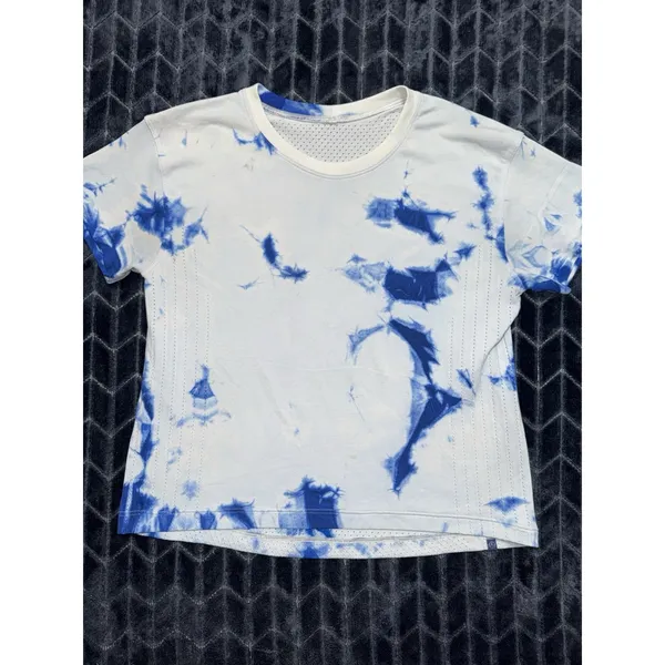 Lululemon Women's Train to Be Short Sleeve Regatta Blue Tie Dye Sz 6 - Image 2
