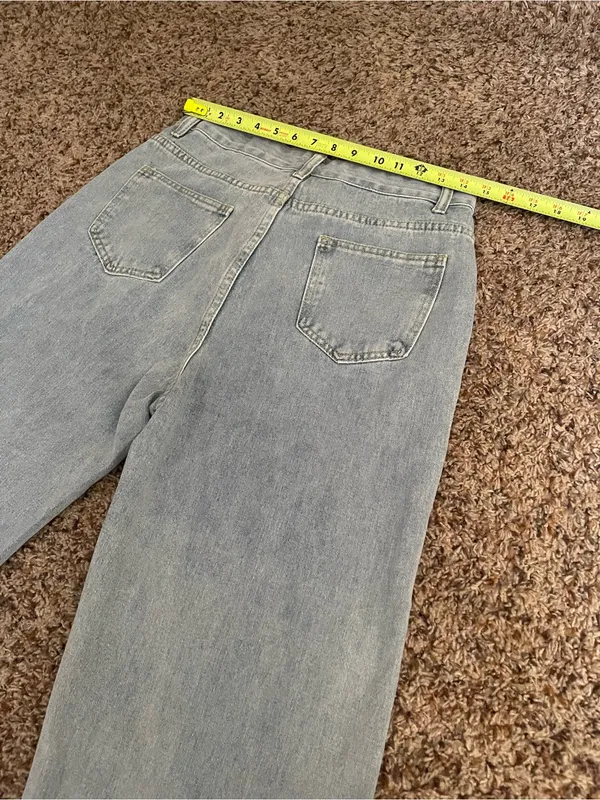 Source Unknown Light Wash Straight Leg Jeans - Image 5