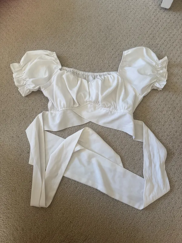 White puffy sleeve top Size M - Image 2