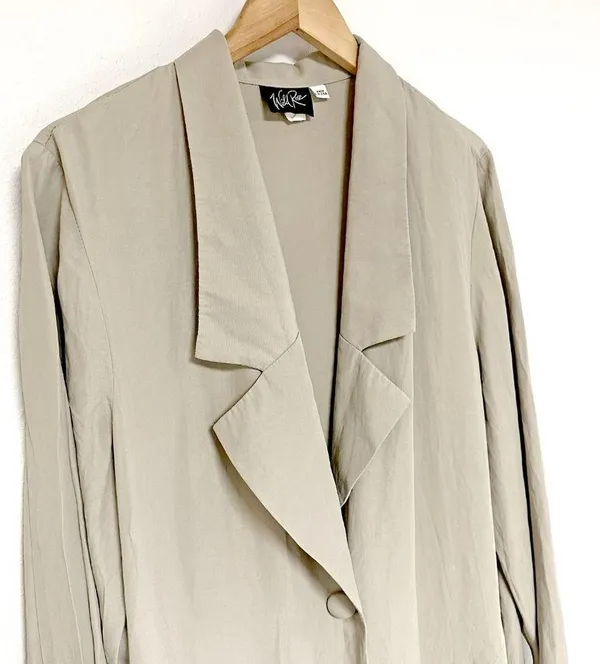 VTG Wild Rose Trench Coat - Image 6