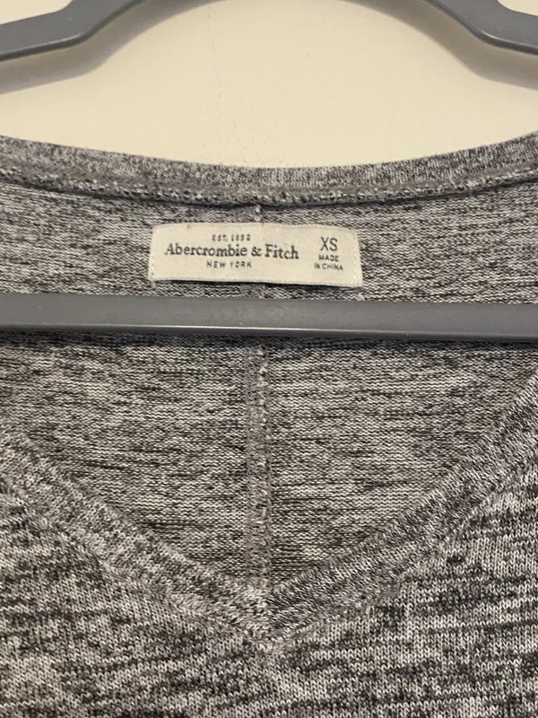 Women's Abercrombie‎ & Fitch Gray Heathered Long Sleeve Tee Size XS - Image 2