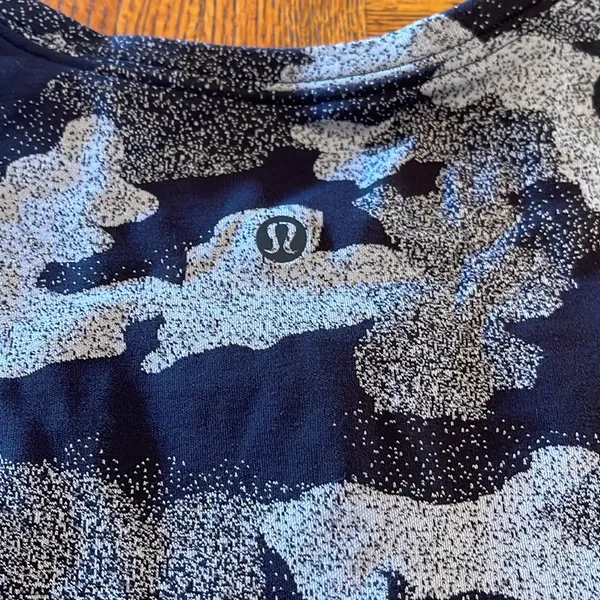 Lululemon camo print  crop top - Image 2