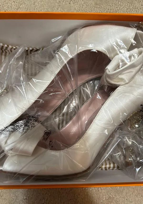 Clarice Ivory Satin And Glitter Heel Brand New - Image 3