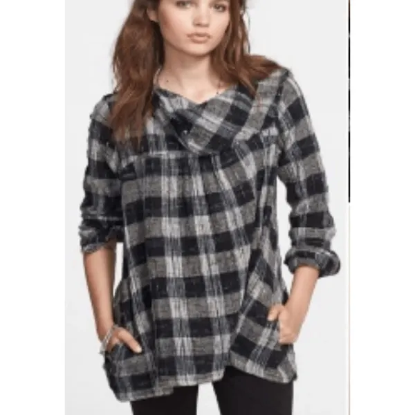 Free People Walk in the Park Plaid Cozy Cowl Tunic Sweater w/ Pockets. Size M - Image 9