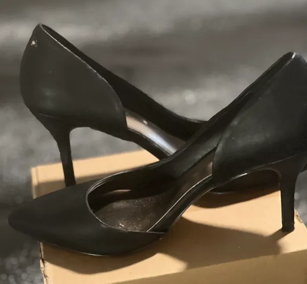 Womens sz8 heels - Image 2