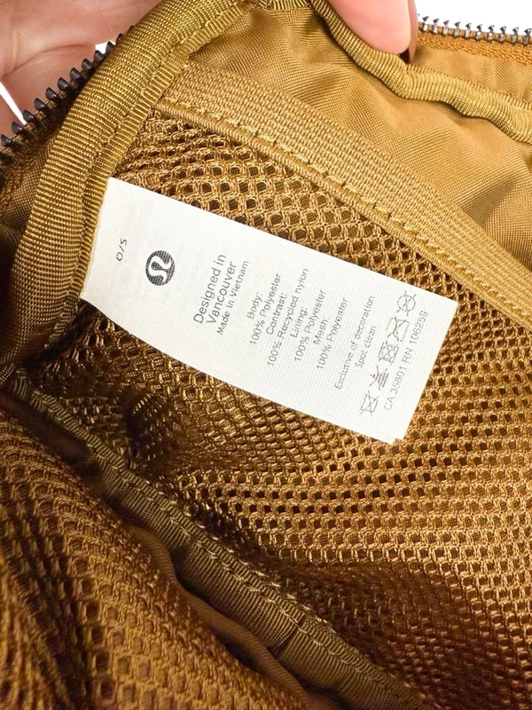 Lululemon Everywhere Belt Bag‎ 1L Fleece Burnt Caramel Sherpa - Image 9