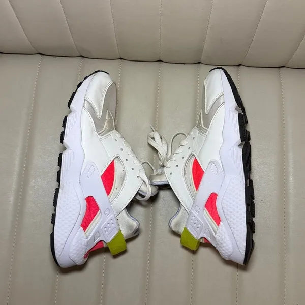 Nike Air Huarache Sneakers Size 8 White Neon Pink Volt Retro Running Shoes - Image 9