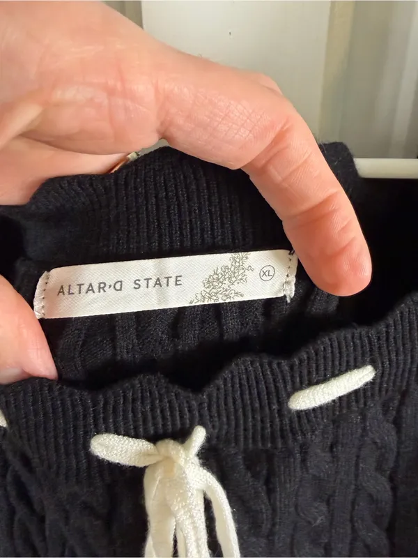 Altar’d State Black Cable Knit Cropped Bell Sleeve Sweater XL NWT - Image 4