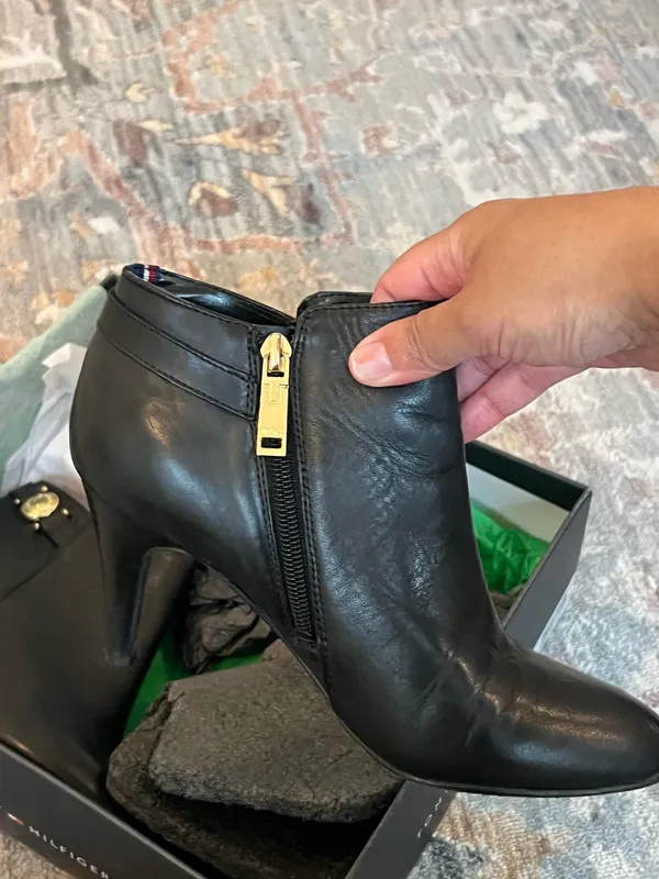 Tommy Hilfiger Booties in Size 6.5 - Image 5