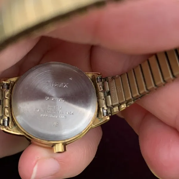 Vintage Timex Gold Tone Watch with Stretchy Band - Image 3