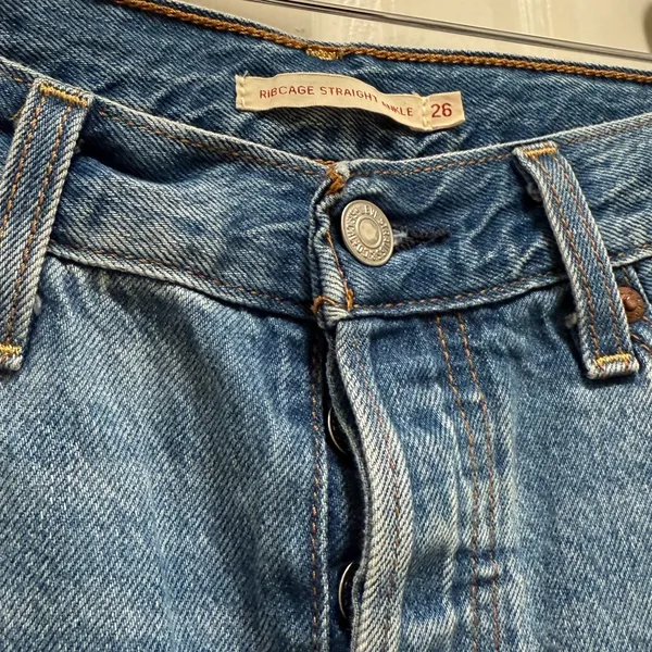 Levi’s Ribcage Straight Ankle Medium Wash Jeans Size 26 - Image 3
