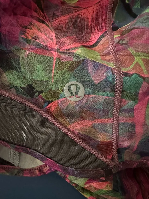 Lululemon Shorts Hotty Hot 4" - Image 4