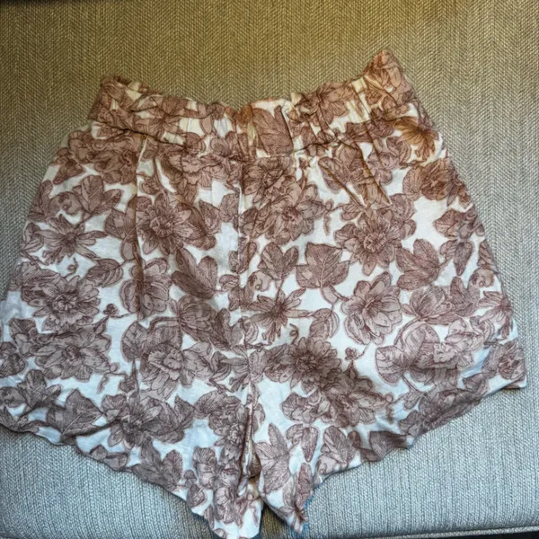 Abercrombie & Fitch Floral High Waist Shorts - Tan - Image 4