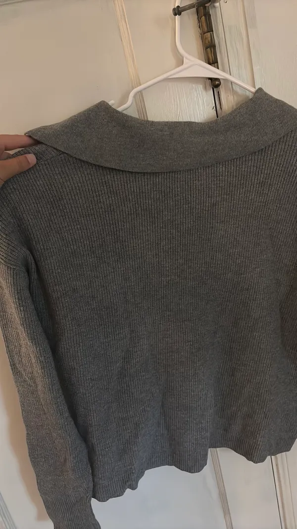 Target V-Neck Sweater Grey Ribbed - Image 2