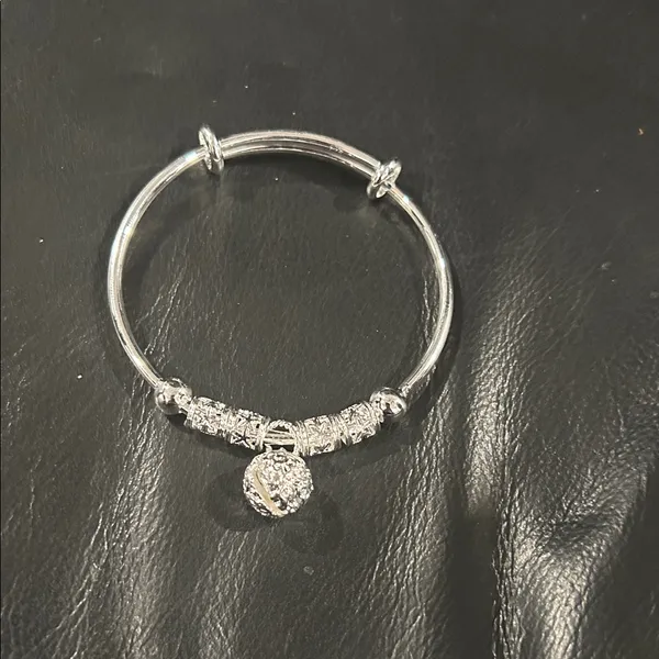 Elegant adjustable Silver Charm Bracelet NWOT - Image 3
