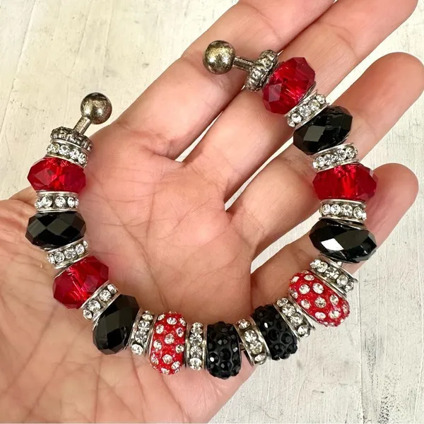 Silver tone black red and silver rhinestone beaded bracelet - Image 2