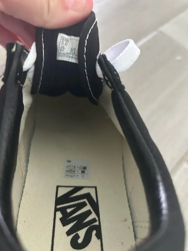 Black and white vans - Image 12