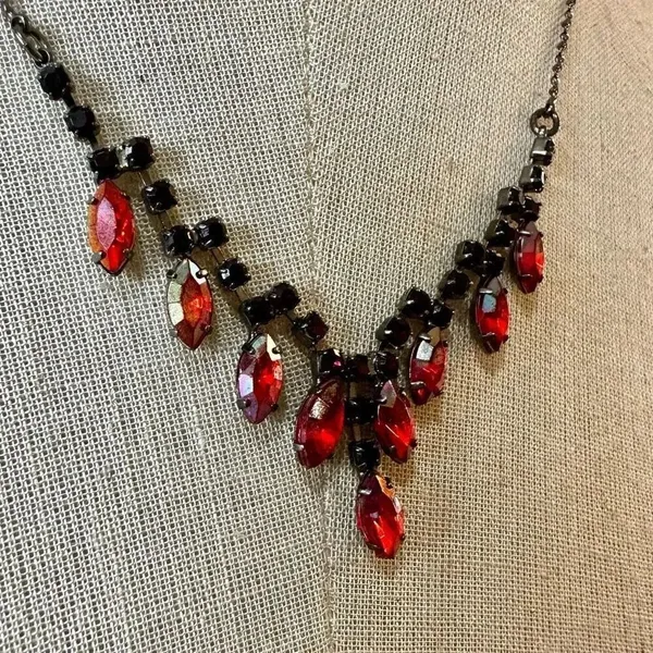 Avon Red /orange beaded Necklace - Image 9