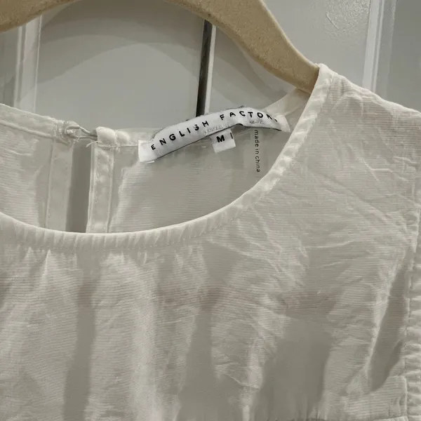White ruffled sleeve blouse Size M - Image 2