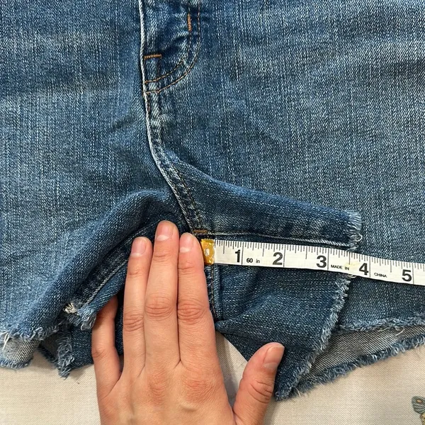 Madewell High-rise denim Blue Jean Shorts Raw Frayed Hem Size 32 - Image 7
