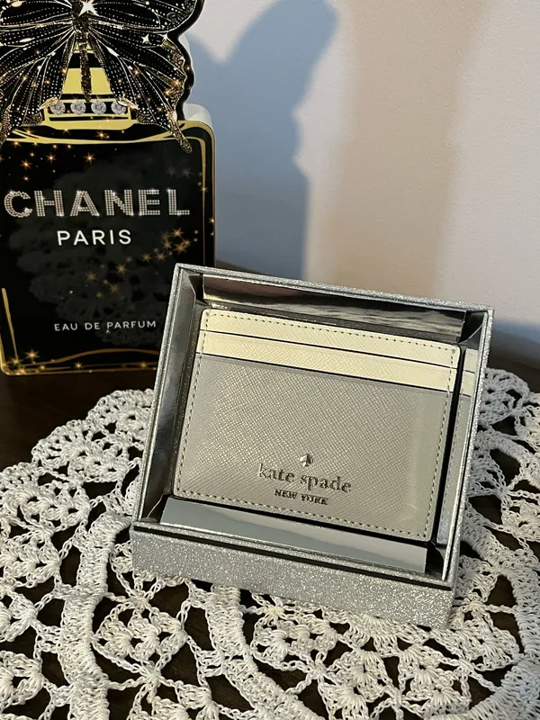 Kate Spade NWT Grey and White Card Holder - Image 4