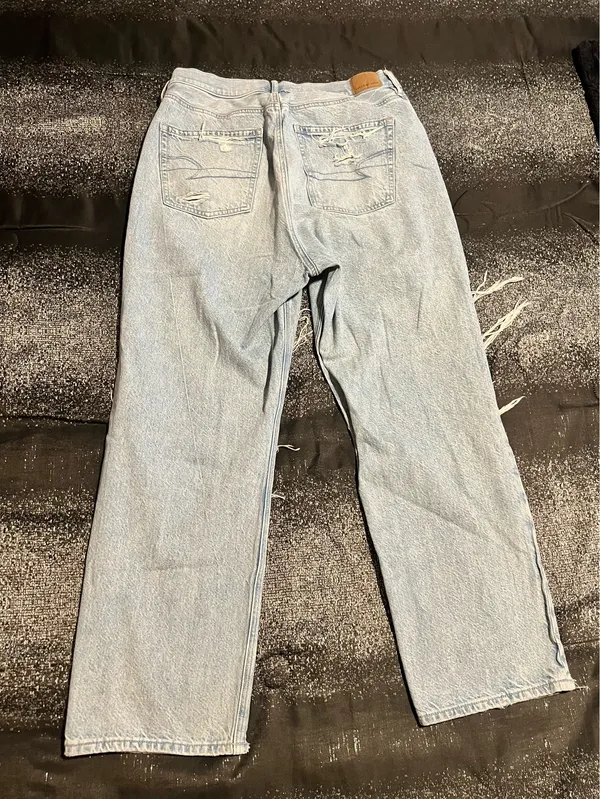 Womens 14 American Eagle Light Wash Distressed Straight Leg Jeans - Image 2
