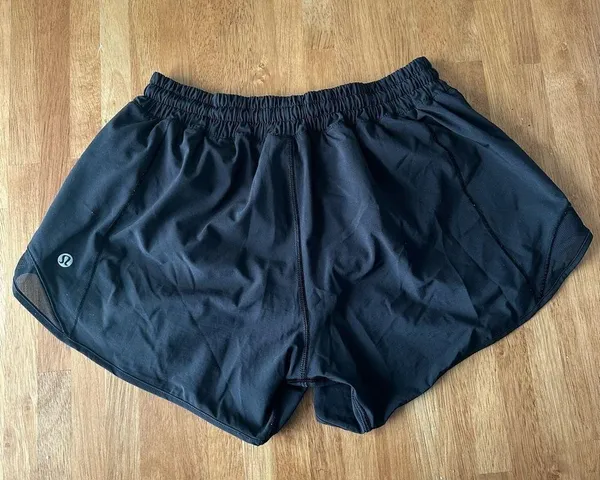 Lululemon Hotty Hot High-Rise Lined Short 4" - Image 3