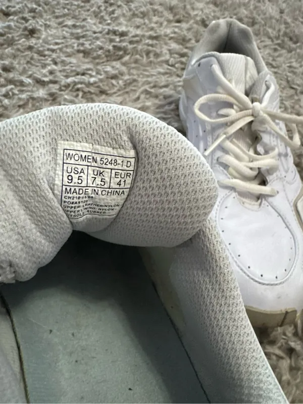 SAUCONY WOMENS 9.5 ✨ trac shows white good condition - Image 3