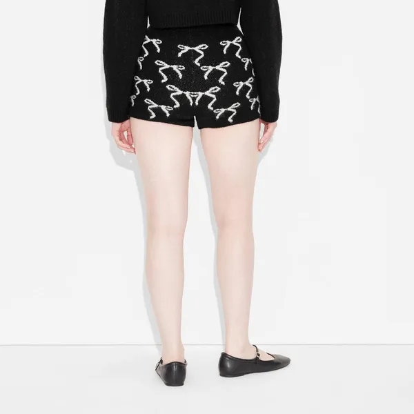 NWT Wild Fable Womens Mid-Rise Holiday Sweater Hot Shorts 91700293 Black XS - Image 3