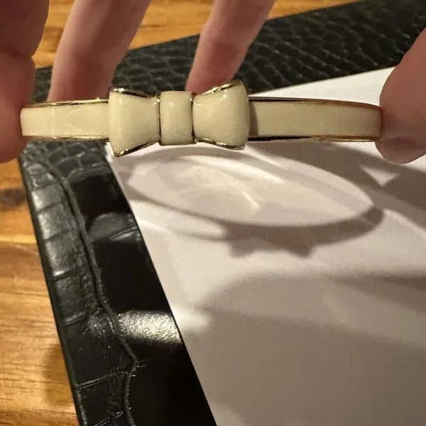 Kate Spade Signed Bangle Bracelet Bow Tie Creamy White / Gold Tone - 7 3/4 Inch - Image 2