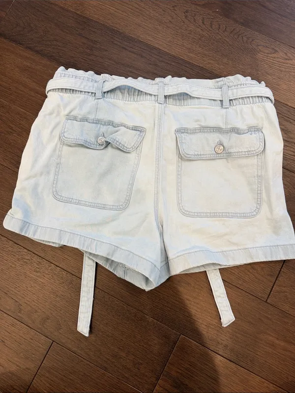 American Eagle Paperbag Waist Mom Short in Light Wash Size 14 - C45-008 - Image 5