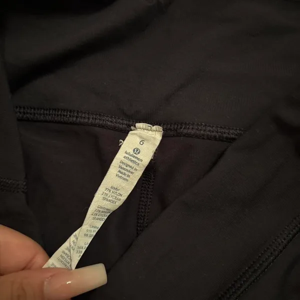 Lululemon Leggings 22" - Image 4
