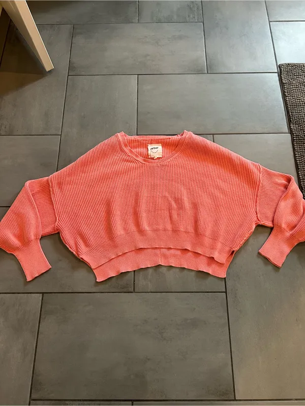 Aerie Beyond Cropped Sweater in Haute Coral - Image 2