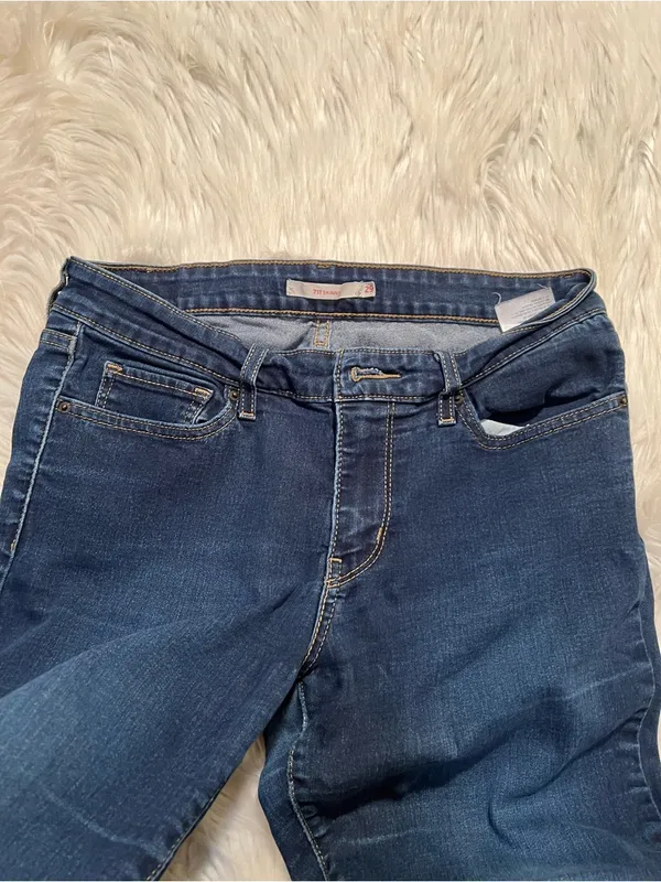 Levi's Women's Size 29 711 Skinny Jean Dark Wash Rinse Mid-Rise Stretch Cotton - Image 4
