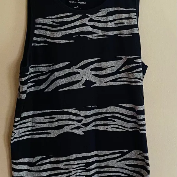 Shout house women’s tank top large - Image 5